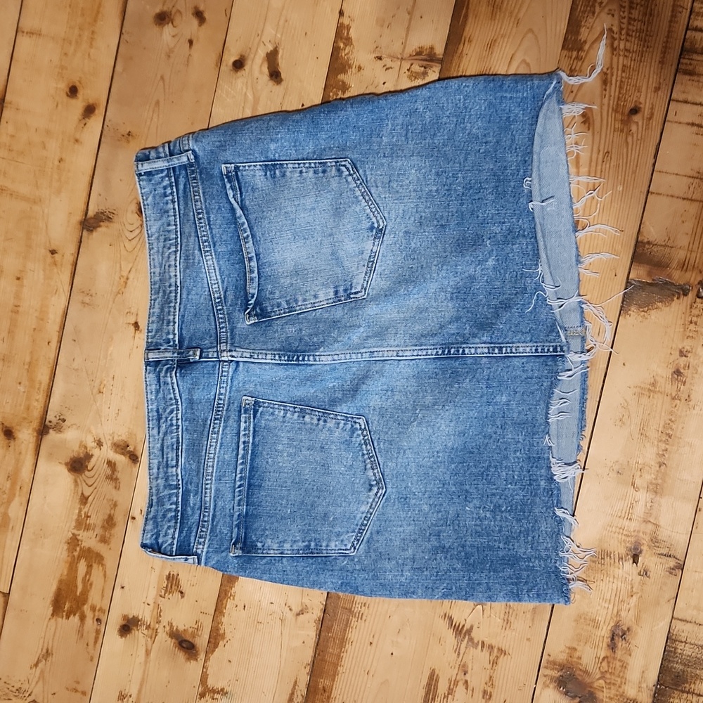 Old Navy Demin Skirt - Picture 2 of 5